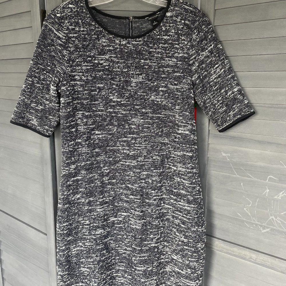 Ann Taylor Size 4 Short Sleeve Dress